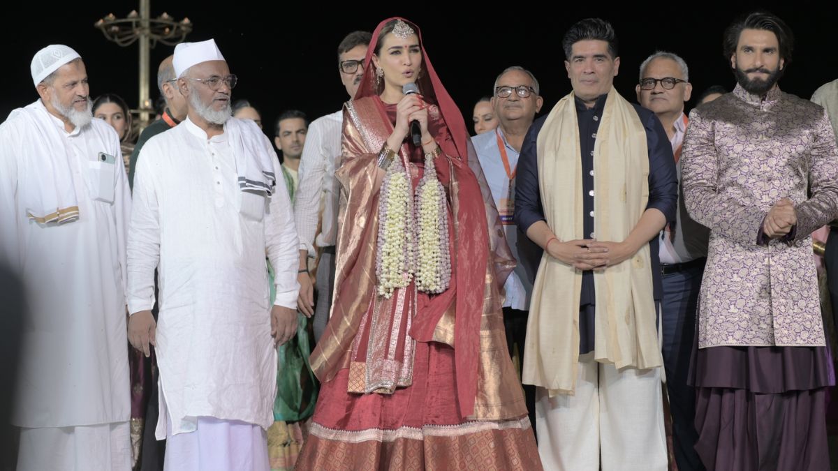 Manish Malhotra showcased Dharohar Kashi Ki at Banaras, A Tapestry of Indian Culture and Craftsmen organised by Indian Minorities Foundation (IMF)