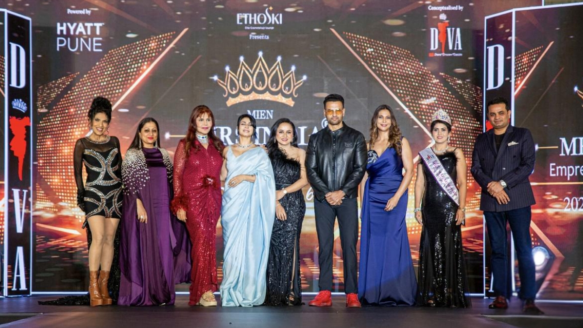 L-R : Jury  Simran Ahuja, Vidhya Tiwari, Nisha JamVwal, Tanisha Mukherjee, Dr Shilpa Patil, Rohit Roy, Prachi Mishra, Dr Swetha Karlapudi, Sandeep Singh